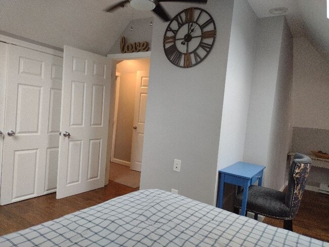 private suite - 6 Boston Ave House