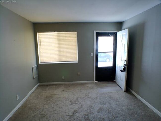 Photo - Cozy 2 bedroom and 1 bath apartment off 48th St to Gateway Ave off I-69 in Riverside, MO