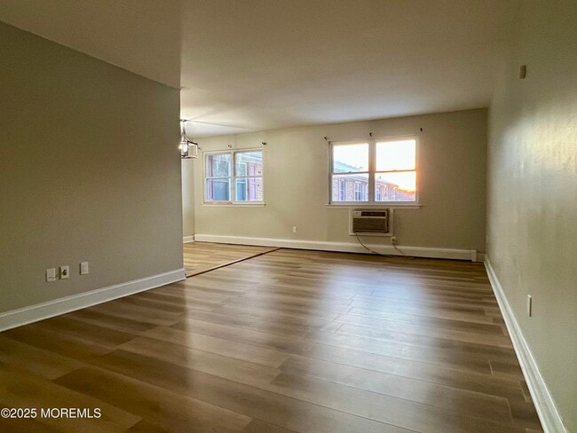 Photo - 12 Manchester Ct Unit H