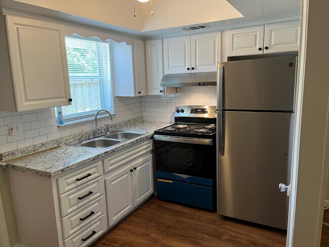 Building Photo - 265 NW 32nd St Rental