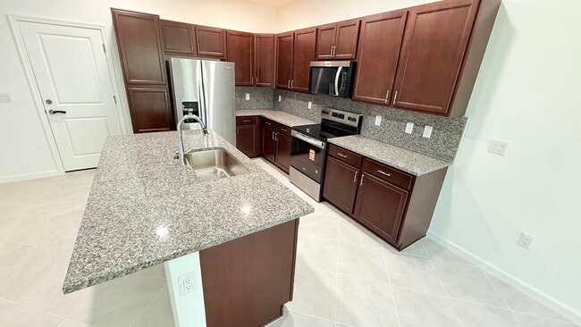 Building Photo - 4394 Longwood Lake Sq