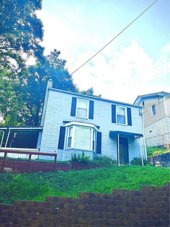 Photo - 615 Cora St House