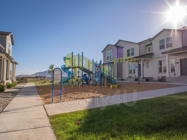 Photo - 3553 Hardman Way