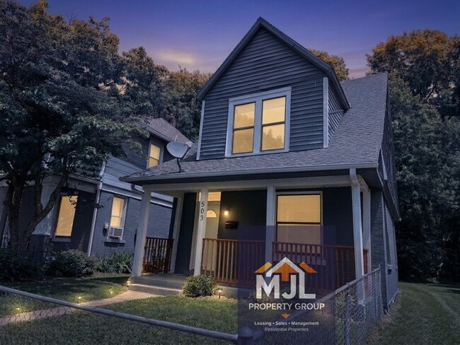 Beautiful 3 Bedroom/ 2 Bath Home Ready Now!
