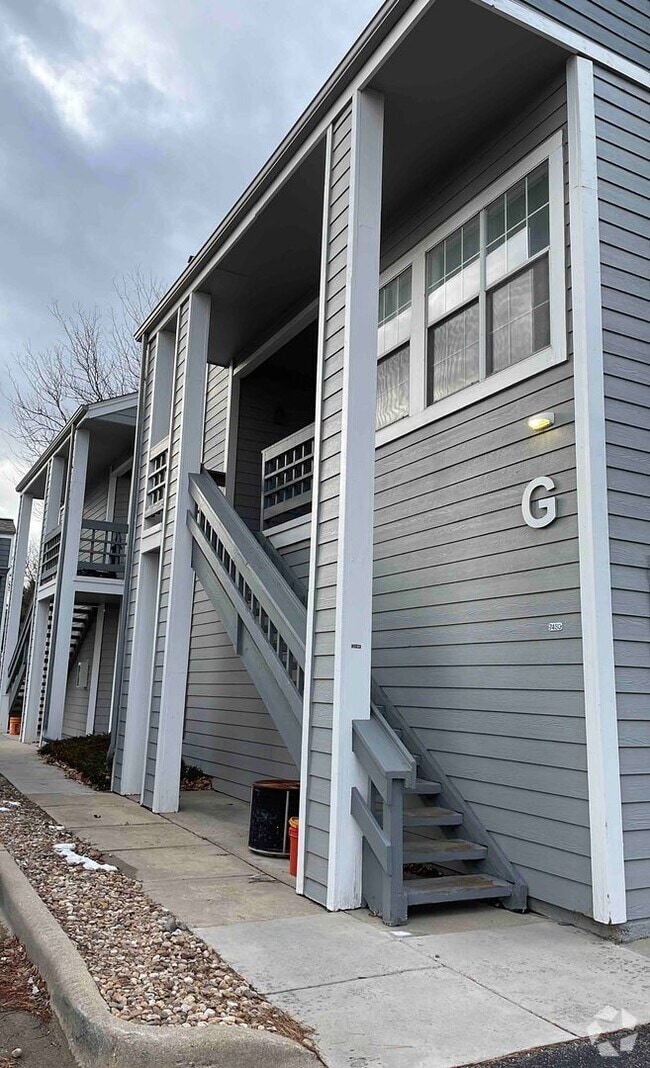 Building Photo - 7476 Singing Hills Dr Rental