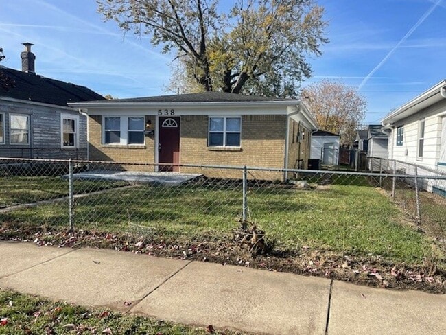 Bright all-brick Bungalow on Quiet Street-... - Bright all-brick Bungalow on Quiet Street-...