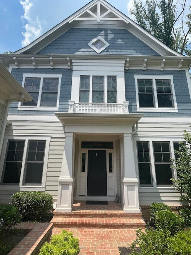Building Photo - 5 Bed 4 Bath LUXURIOUS CRAFTSMAN set in Bethesda Mews