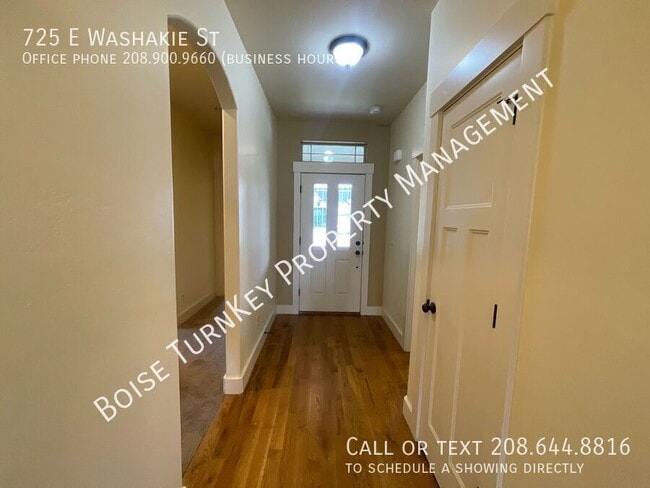 Photo - 725 Washakie St E