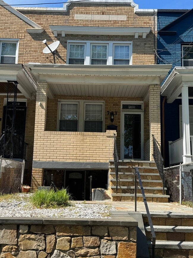 Building Photo - 703 Hamilton St NW