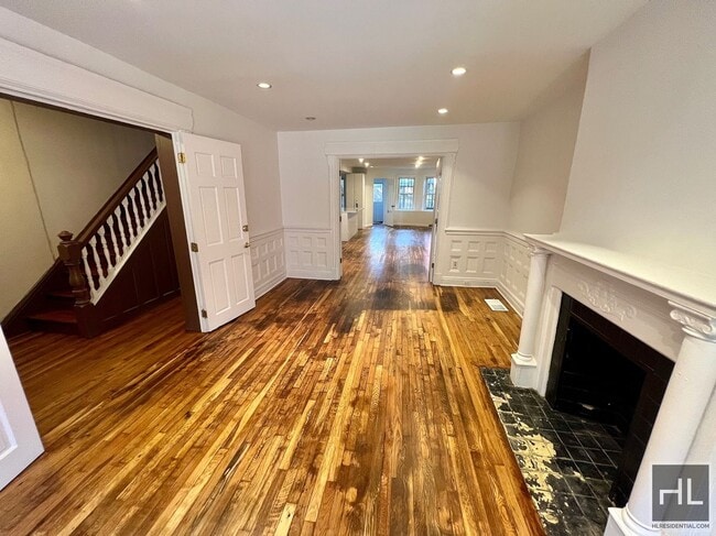 Photo - 4BR 2BA Historic Limestone Floor Through G... Unidad A