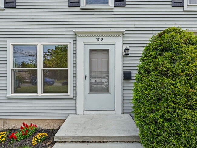 108 Kenwood Ave