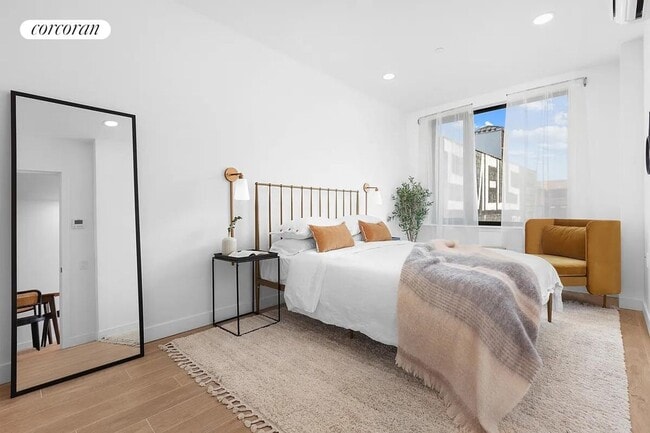 Photo - 912 Broadway