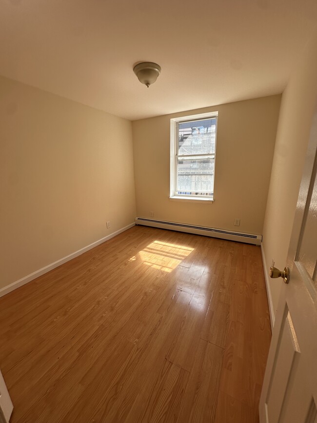 Bedroom - 99 Avenue E