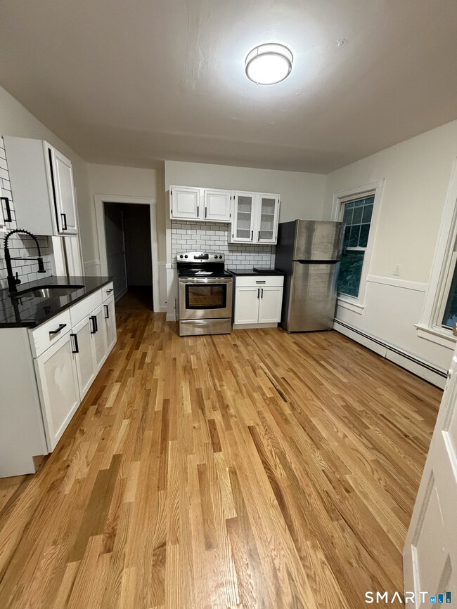 Building Photo - 130 Norwood Ave Unit 2