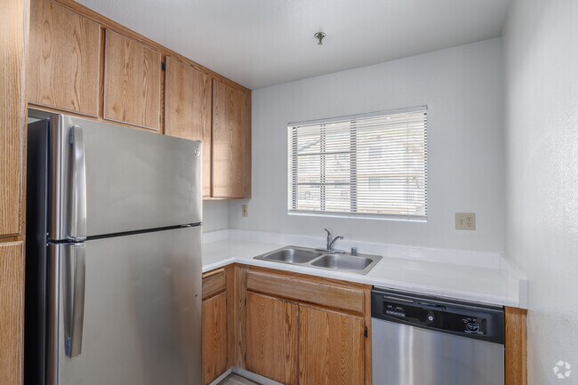 1BR, 1BA - 800SF - Kitchen - Ridgepoint Apartments