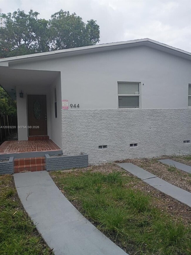 Photo - 944 NW 51st St