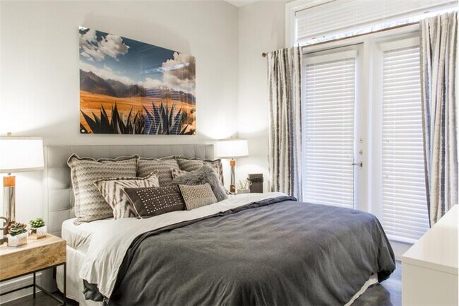 Photo - 1623 E 6th St Unit A9-33