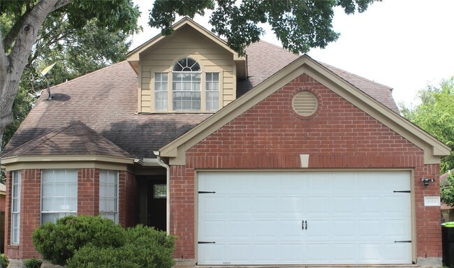 Building Photo - 1914 Wildwood Ridge Dr Rental