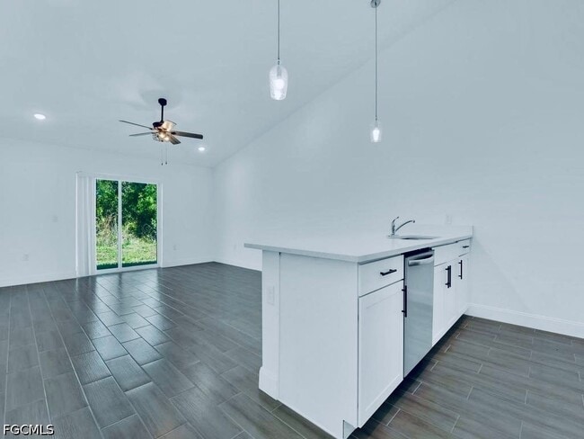 Photo - 851 Bedford Dr