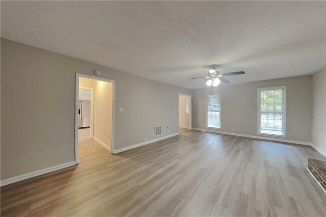 Photo - 3331 Hansen Way