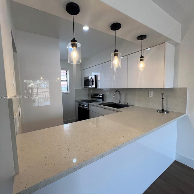 Photo - 8425 NW 8th St Unidad 406