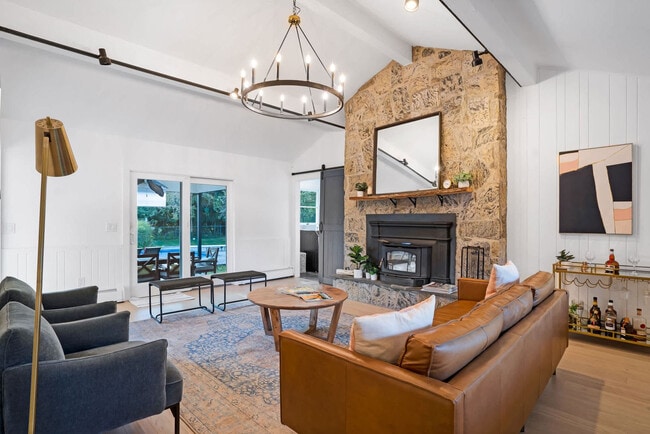 Building Photo - 450 Eastward Ct Unit ID1429744P