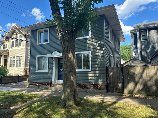 Photo - 4311 N Claremont Ave House