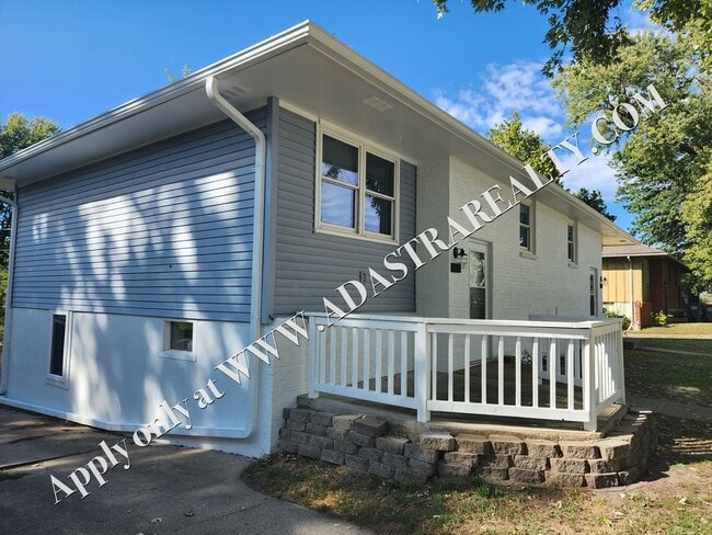 Photo - Nice Updated 2 Bed 1.5 Bath Duplex in Basehor-Available in MAY!!