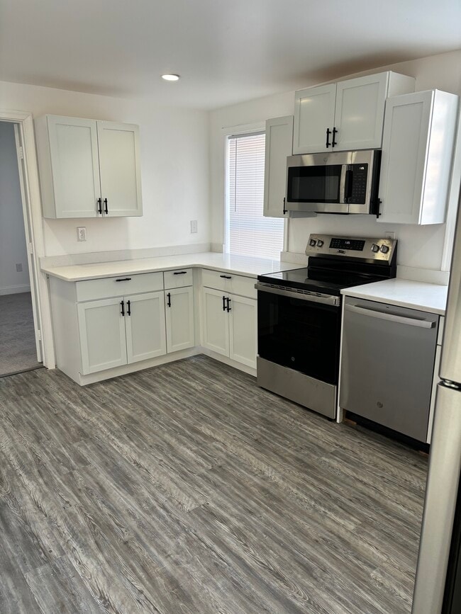 Kitchen - The Lofts at 2nd and LOMA