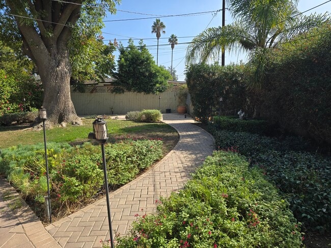 Photo - 8834 Boyar Ave