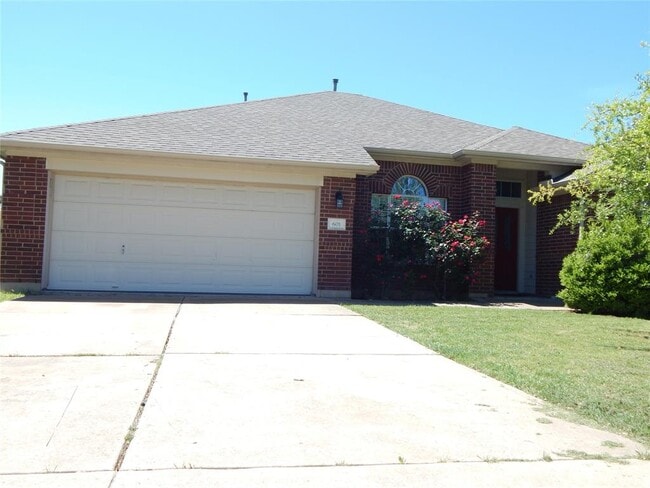 Photo - 601 Abbeyglen Castle Dr