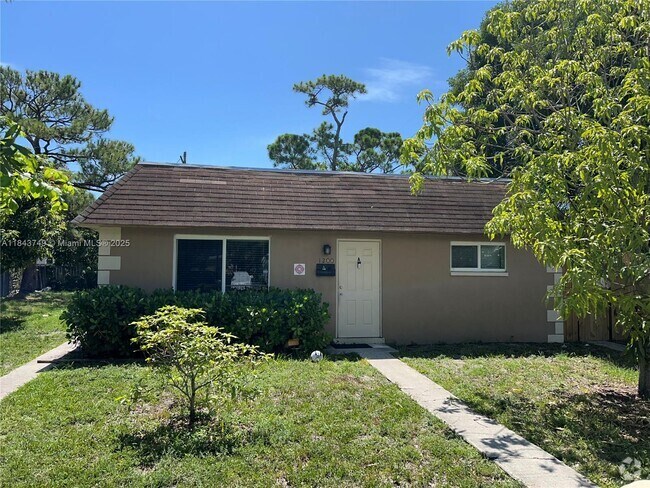 Building Photo - 1200 NW 3rd Ave Unit A Rental