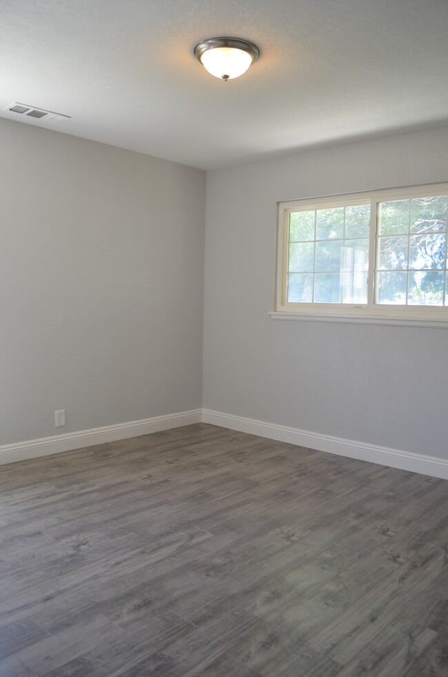 Bedroom 3 - 2355 Geraldine Dr