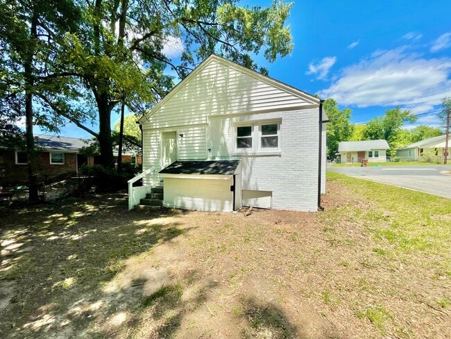 Photo - Cute 3 Bed 1 Bath Home Near UNCG!!