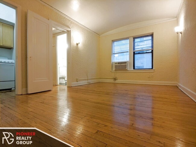 Photo - 556 W Arlington Pl