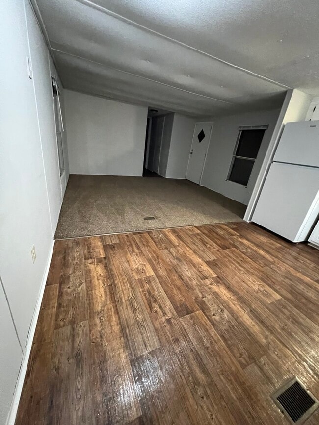 Photo - 691 Julia St