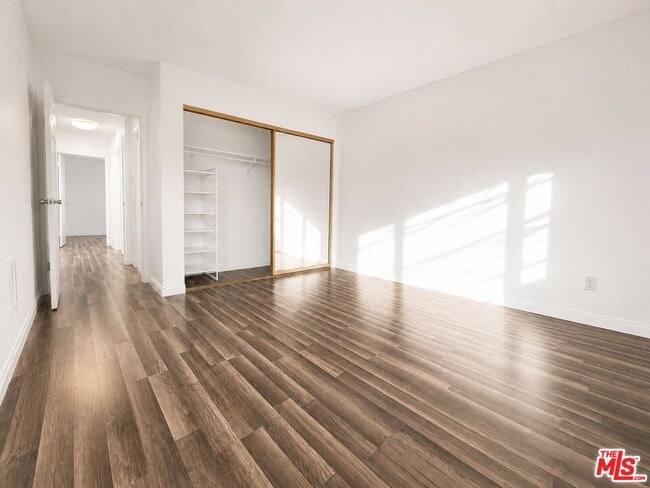 Photo - 12014 Kling St Unit 4