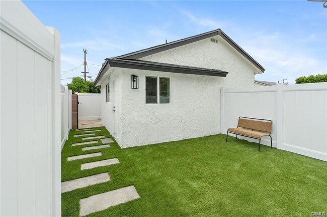 Photo - 19853 Bassett St