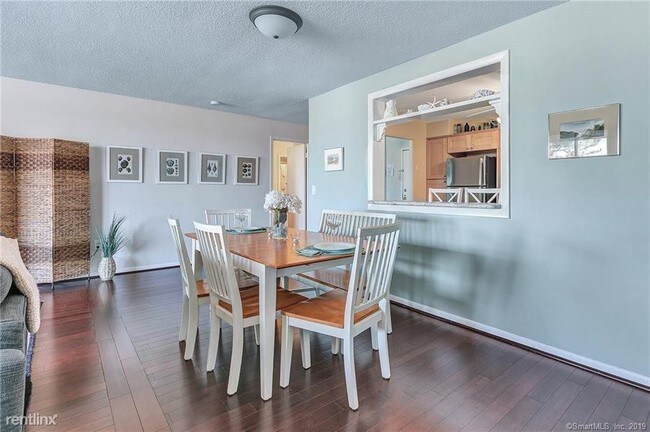 Photo - 1 br, 1 bath - 1460 Elm St