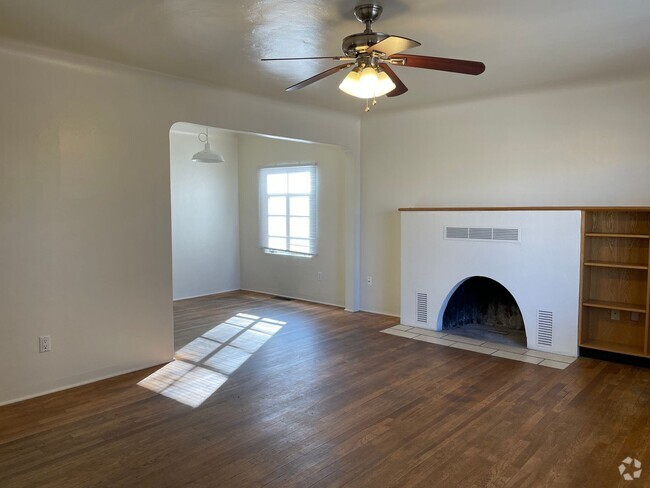 Building Photo - Great UNM property Rental