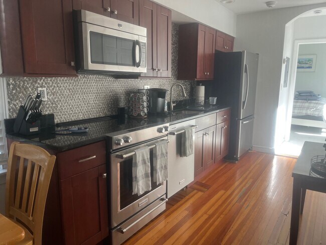 Photo - 404 Thames St Unit 3