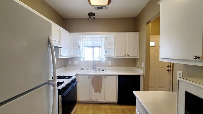 Photo - 1900 N Torrey Pines Dr Unidad #203 - File 1096