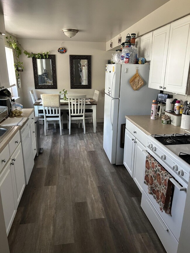 Photo - "Charming 2-Bed Oasis with 900 Sq Ft of Comfort in Washington Terrace!" Unidad #6