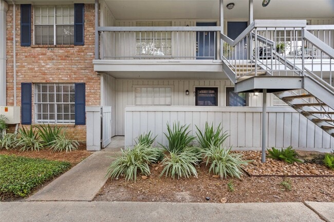 Building Photo - 2350 Bering Dr Unit 83