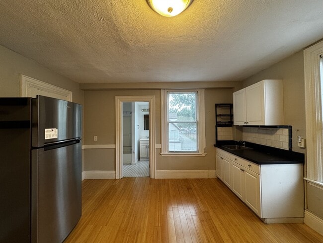 16 Cutter St Unit 2R