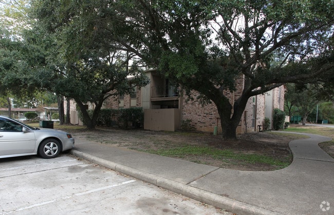 Photo - 800 Bellshire Apartments