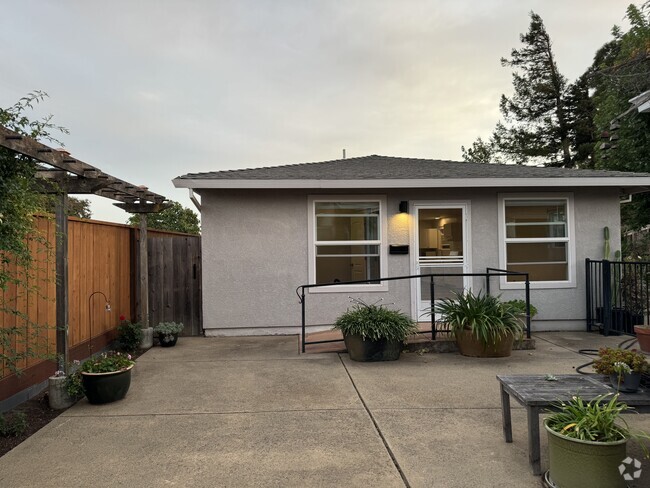 Building Photo - 5019 Oakbrook Cir Unit Garden Rental