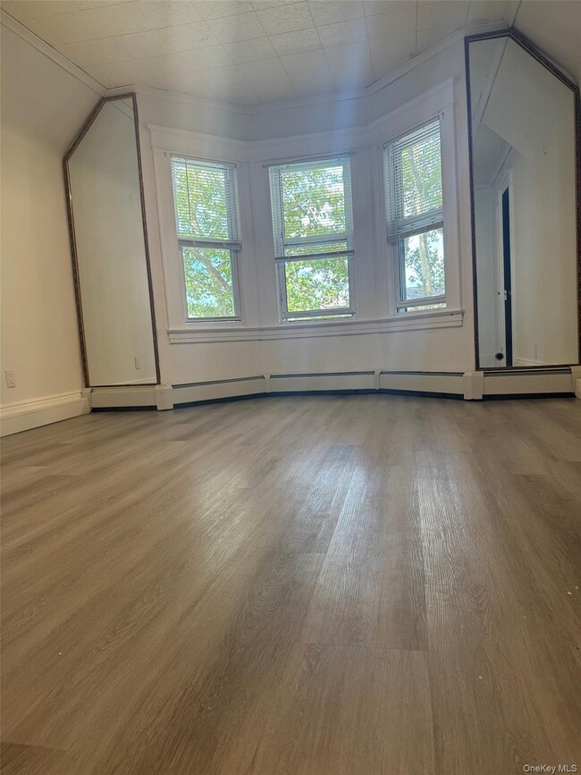 Building Photo - 85-63 87th St Unit 3FL