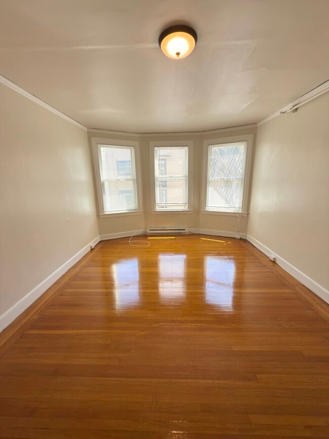 Building Photo - 1945 Clay St Unit 9 Rental