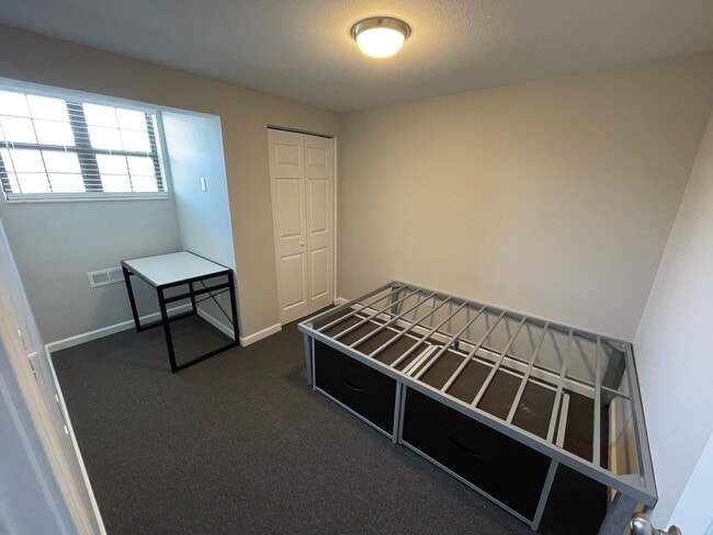 Photo - 301 E Chalmers